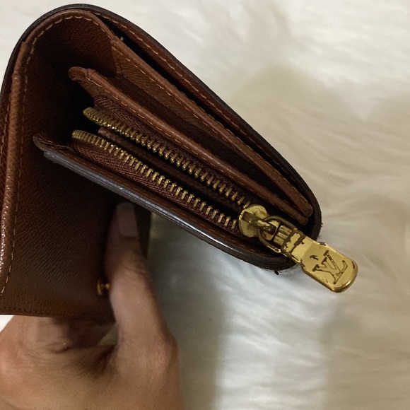 Authentic Pre Loved Louis Vuitton Wallet - Picture 12 of 14
